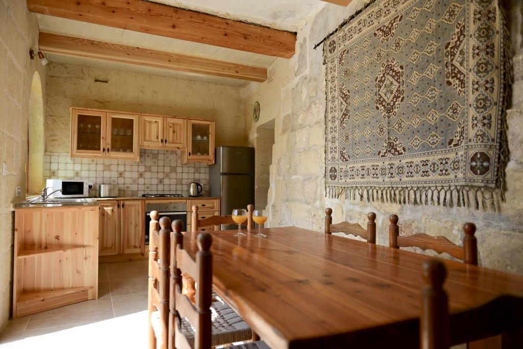 הוילה Għarb Mill House חדר תמונה
