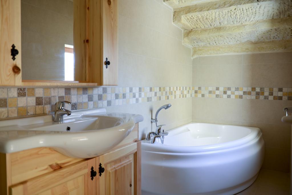 הוילה Għarb Mill House חדר תמונה